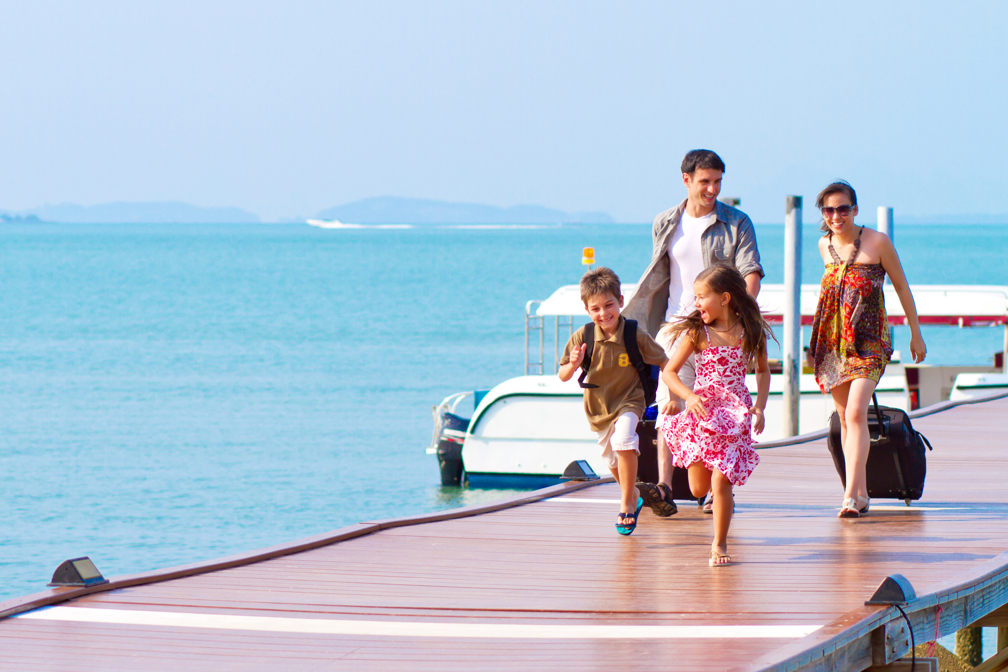Жить заграницей. Путешествие с семьей. Семья путешествует. Путешествие с детьми. Дети на море.